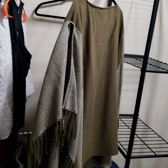 Universal Thread poncho - Picture 2 of 8